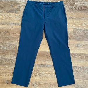 Vineyard vines navy blue on the go pants  36x30. VEUC